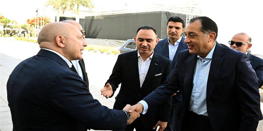 مدبولي يتفقد ويفتتح عدداً من المشروعات الصناعية بمدينة 6 أكتوبر